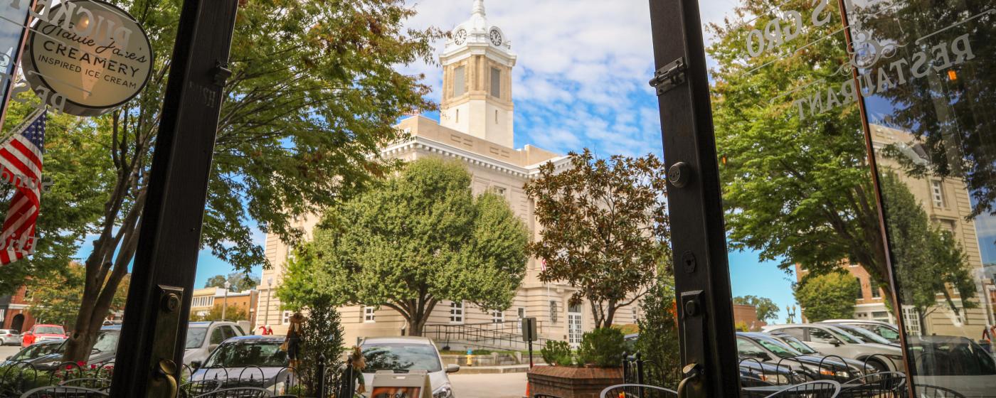 Courthouse View from Puckett's