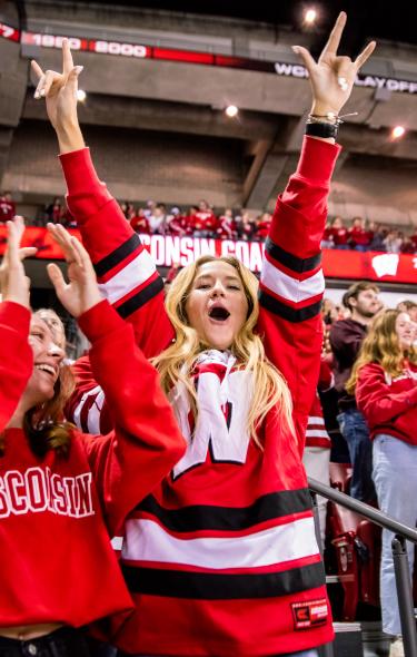 Uw madison hockey jersey 2025