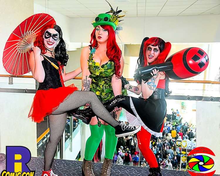 It's superheroes and superstars galore at RI Comic Con,