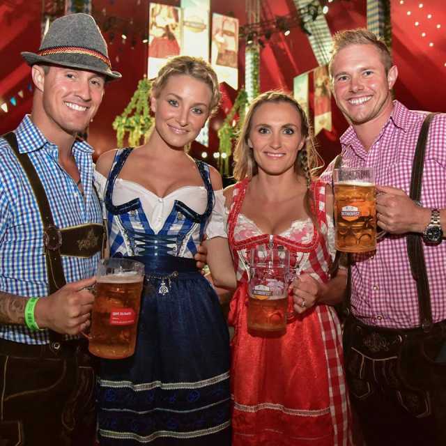 toronto-oktoberfest-attendees