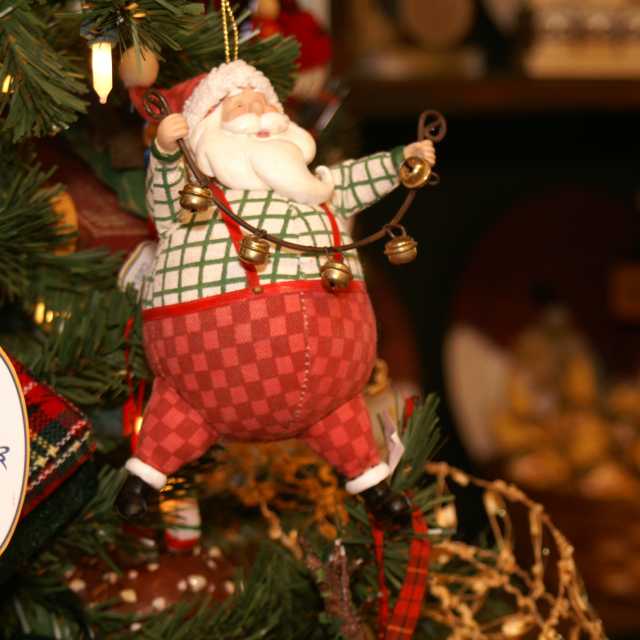 brown\'s orchards- santa ornament
