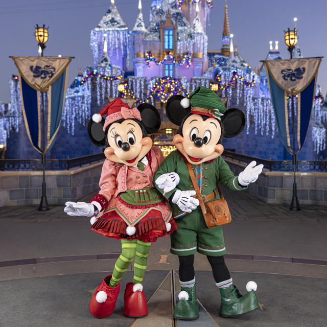 Disney Parks Holiday Medley　Y-5183 Celebrating Halfway to the Holidays at Disney Parks! - Park