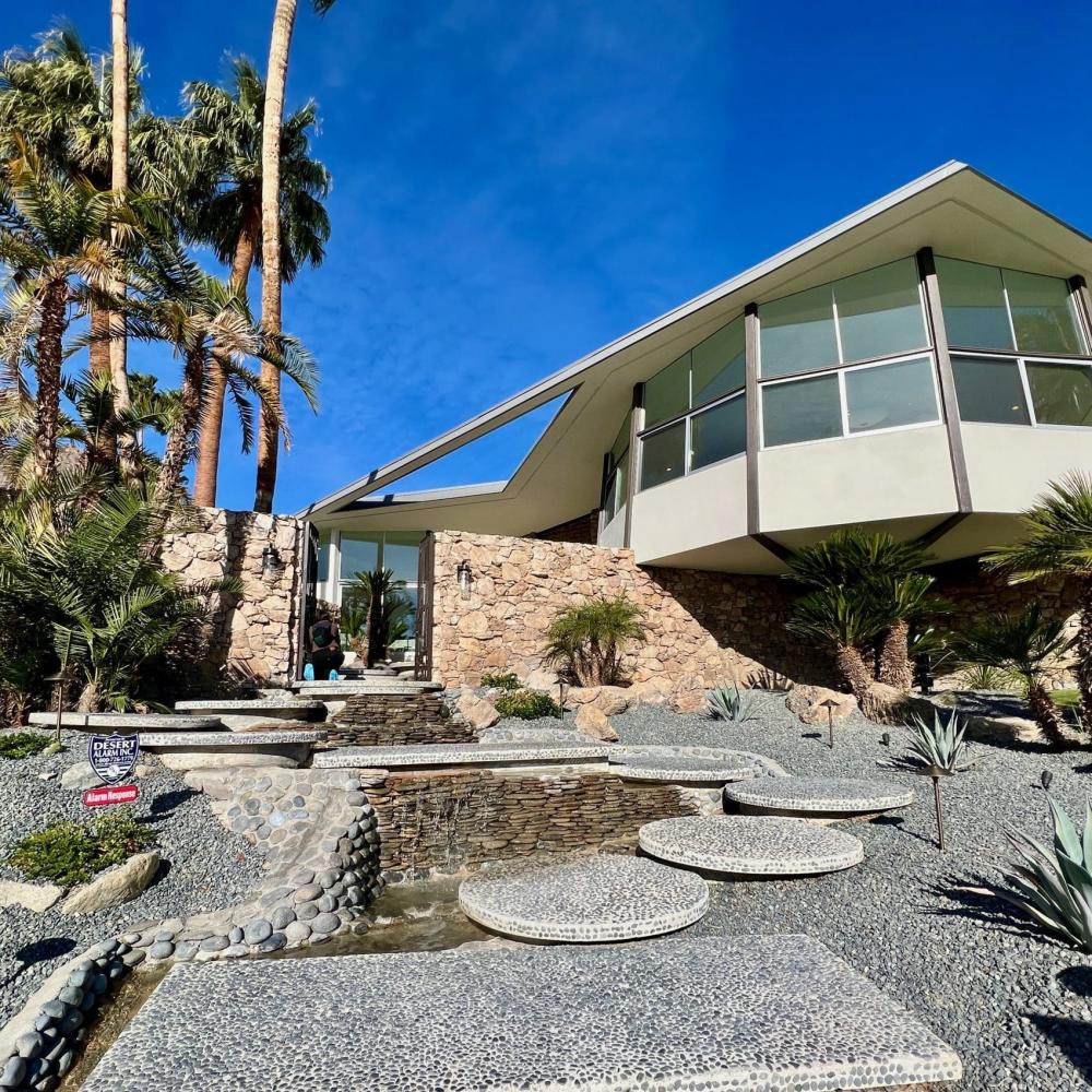 modern tour Elvis-Honeymoon-house-2023-