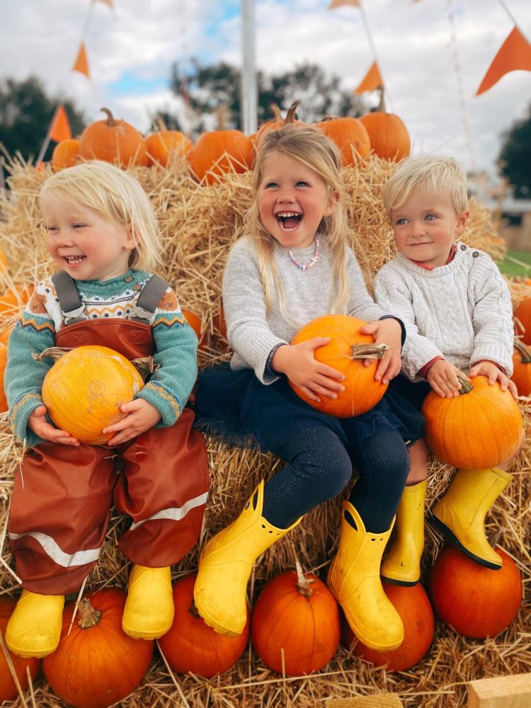 children with pumpkins