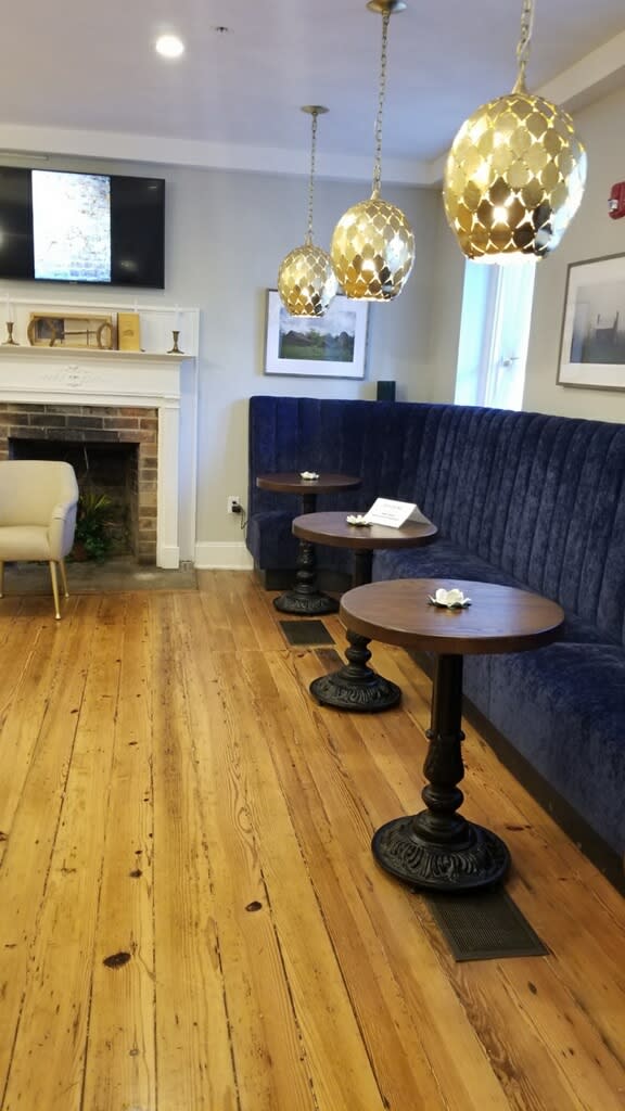 Lobby/Bar The Colonial Inn, Hillsborough