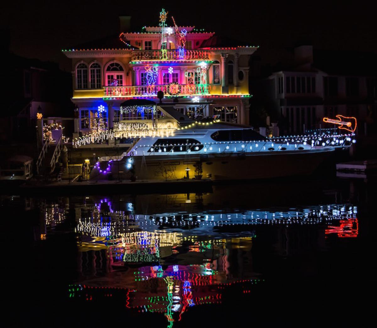 harbour cruise of lights