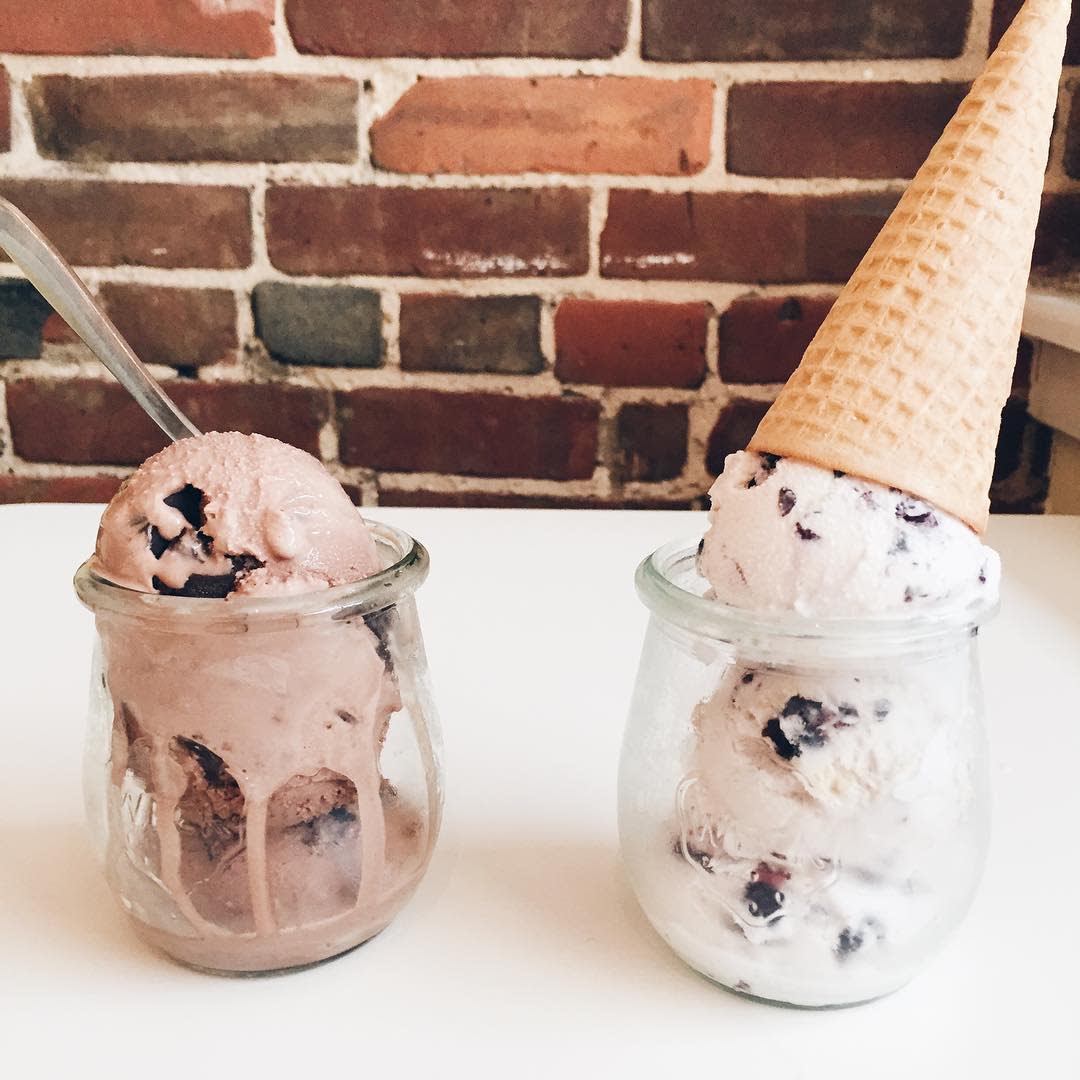 cream_and_flutter_1a6733c9-b940-477c-89df-5e82729f1c69