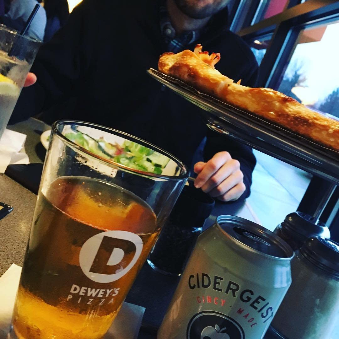 Dewey's Pizza