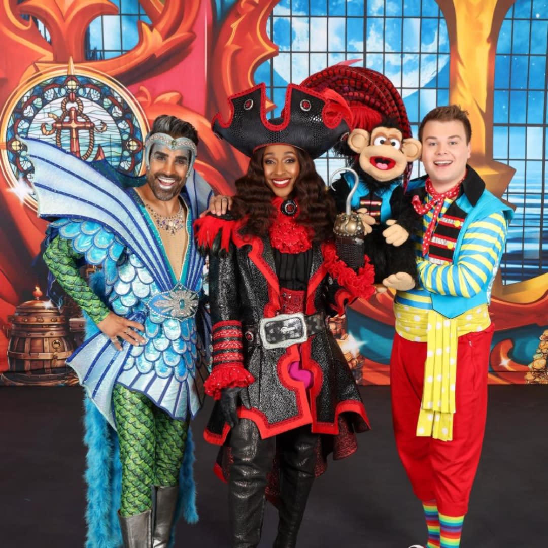 Cast of Mayflower Theatre's Peter Pan Christmas Panto standing together smiling