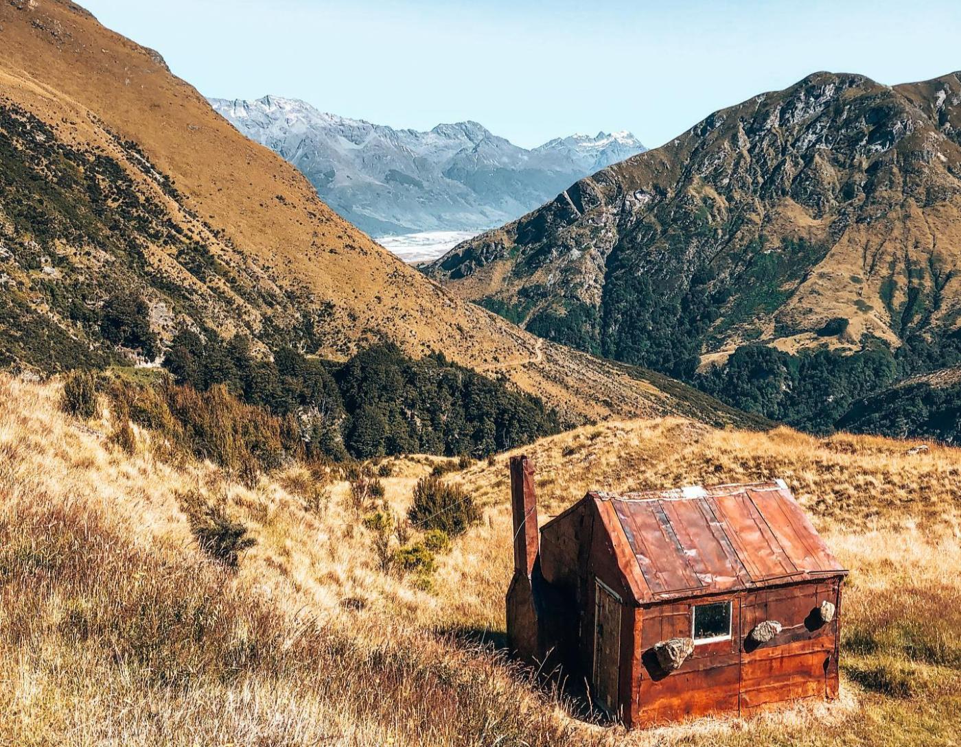 Jean Hut on the Mt Judah Track overlooking mountains. Credit natachahoarau_   on Instagram