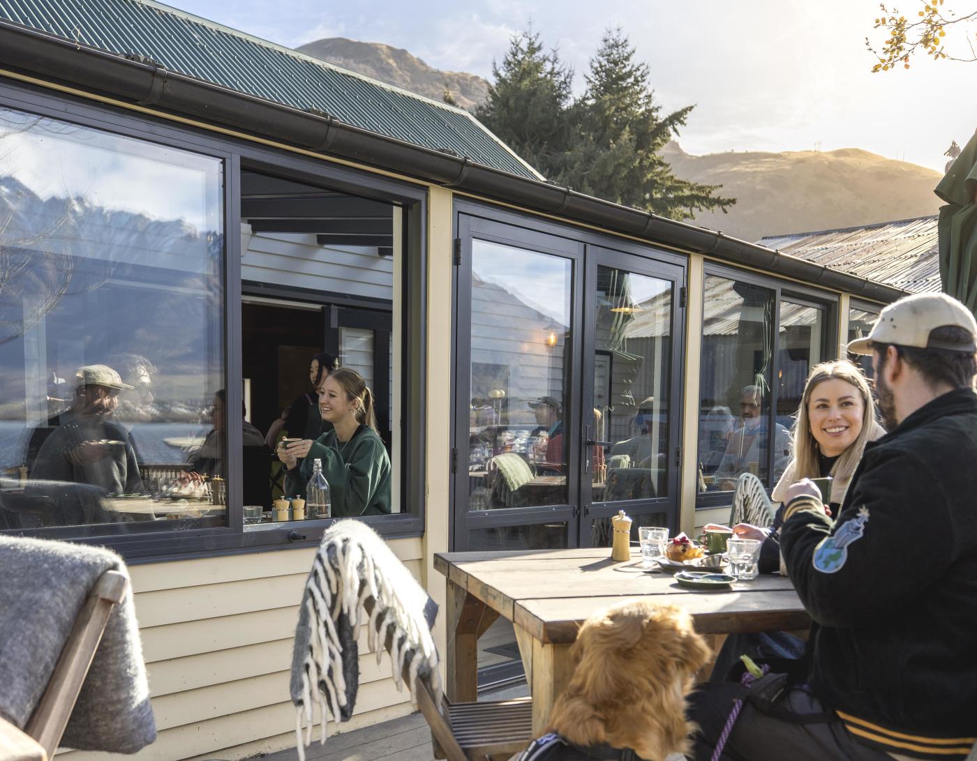 People dining at The Boat Shed Cafe and Bistro