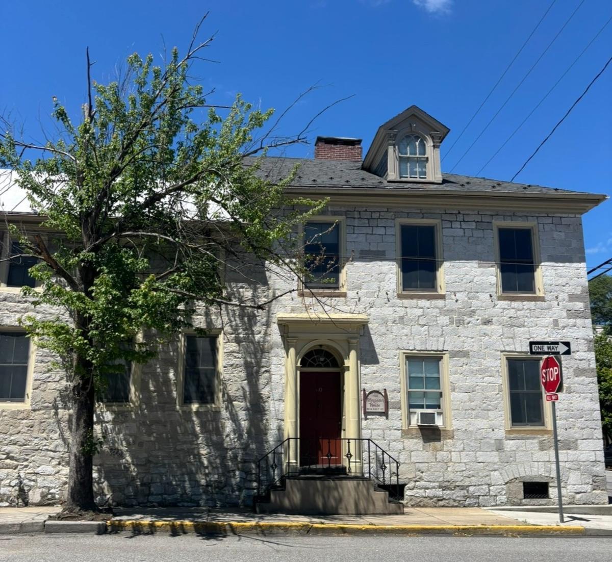 Alexander House Large