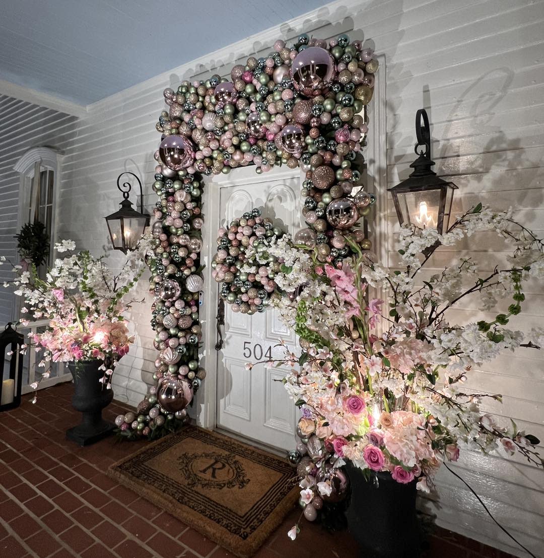 Decatur Christmas Tour of Homes home all decorated for Christmas.