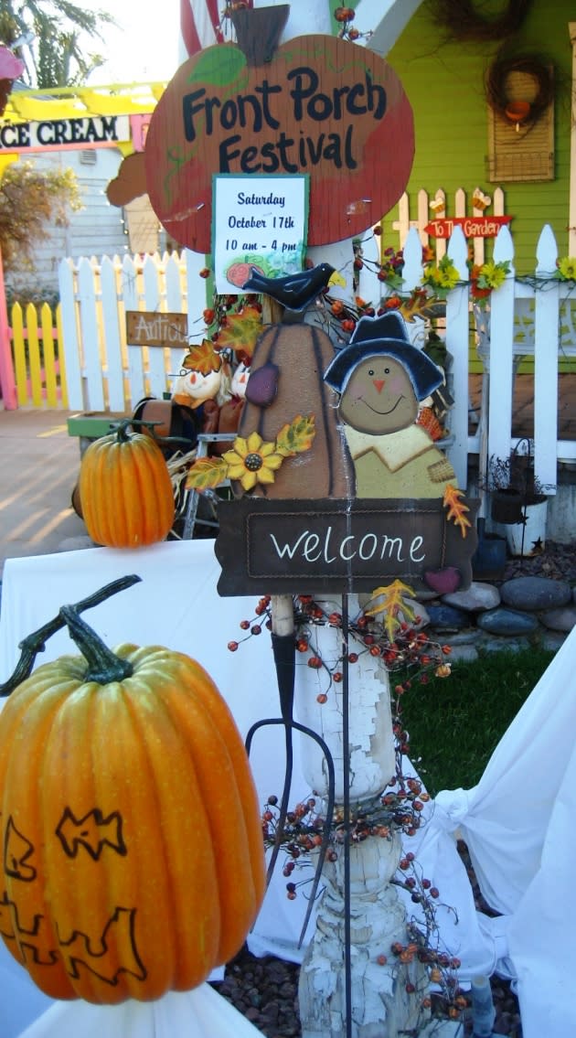 front-porch-pumpkins