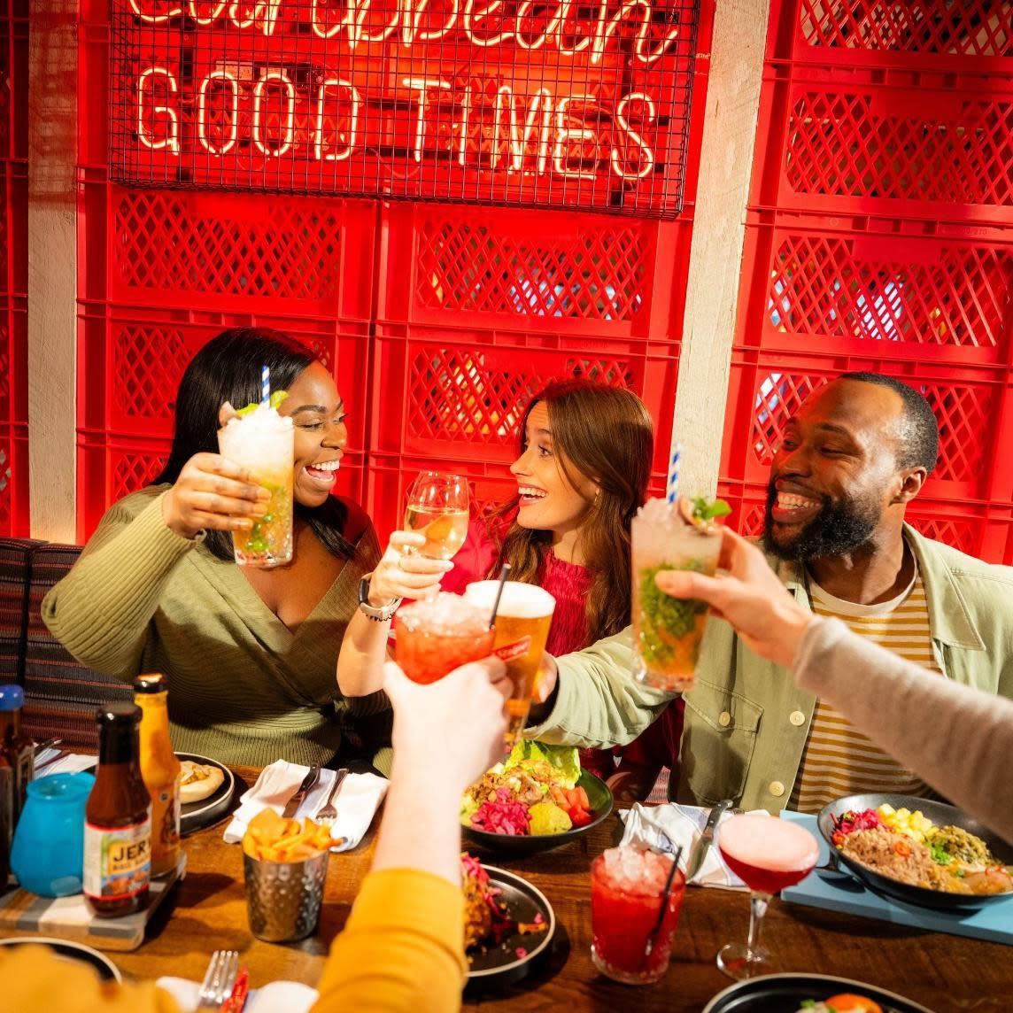 Turtle-Bay-Bar-Cheers-Drinks-Cocktails