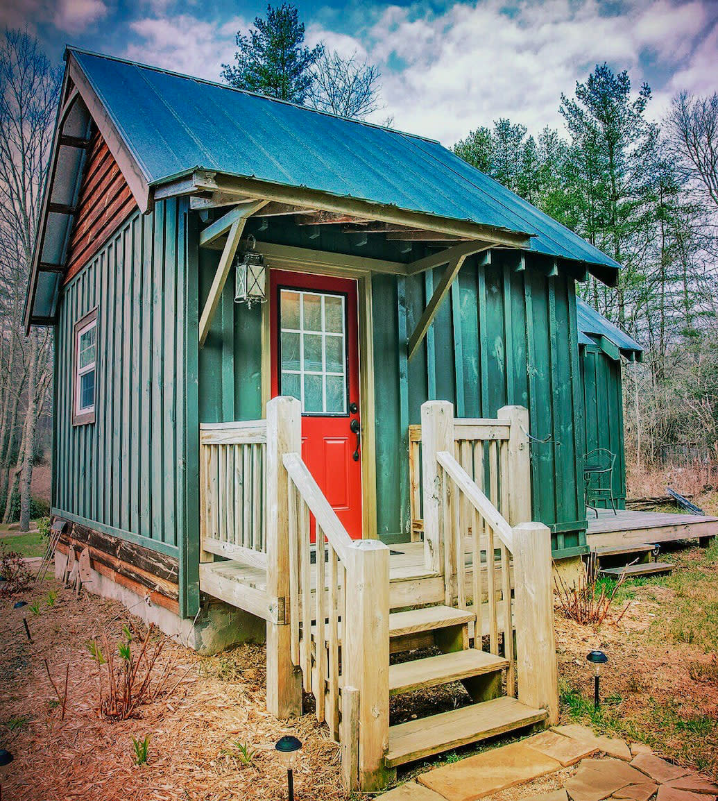 Small cabin on Lake Glenville