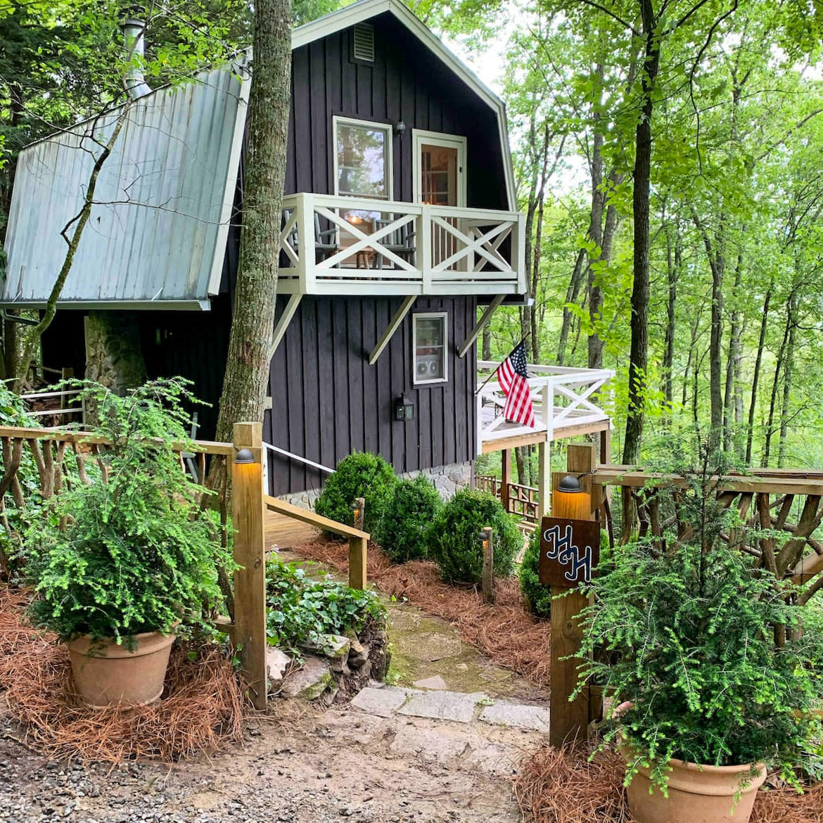 Small mountain cottage overlooking Lake Glenville