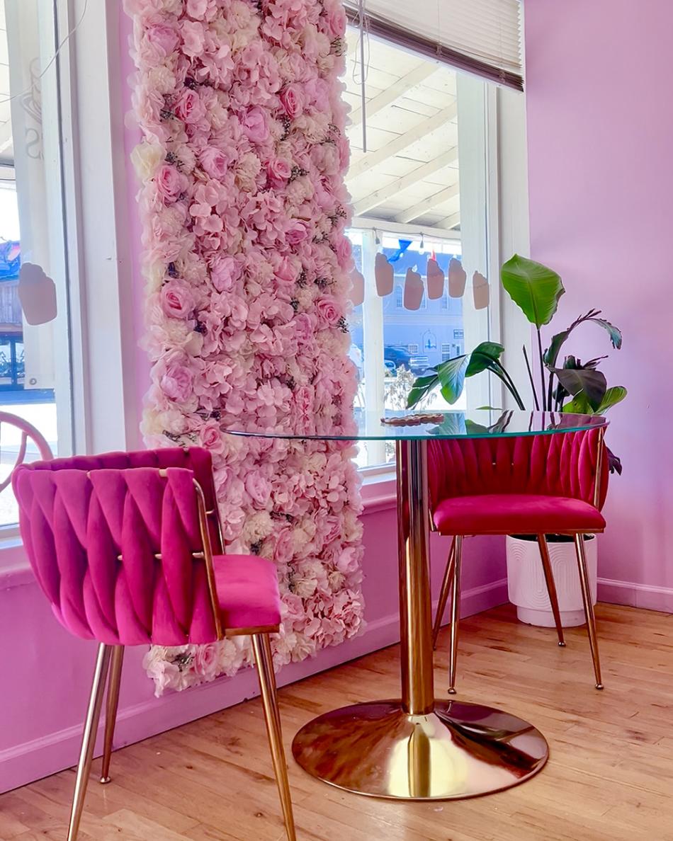 Pink Cakes - Interior