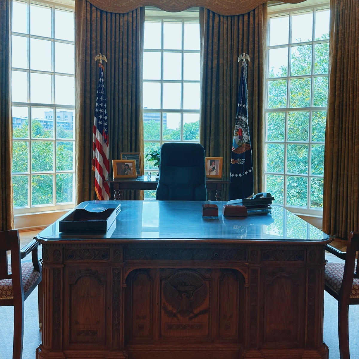 bush center oval office