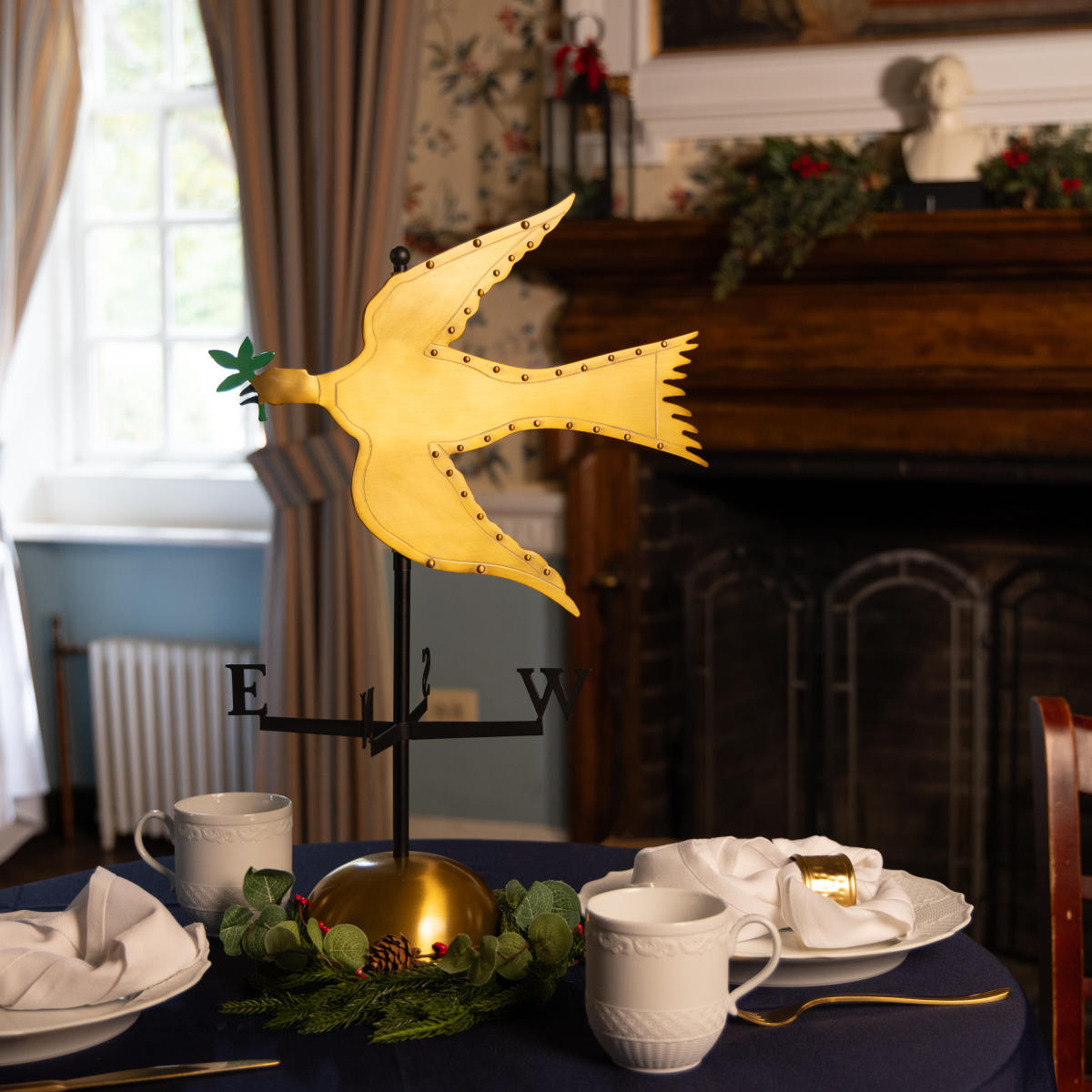 Mount Vernon - Shops - Gift Guide - Dove of Peace Centerpiece