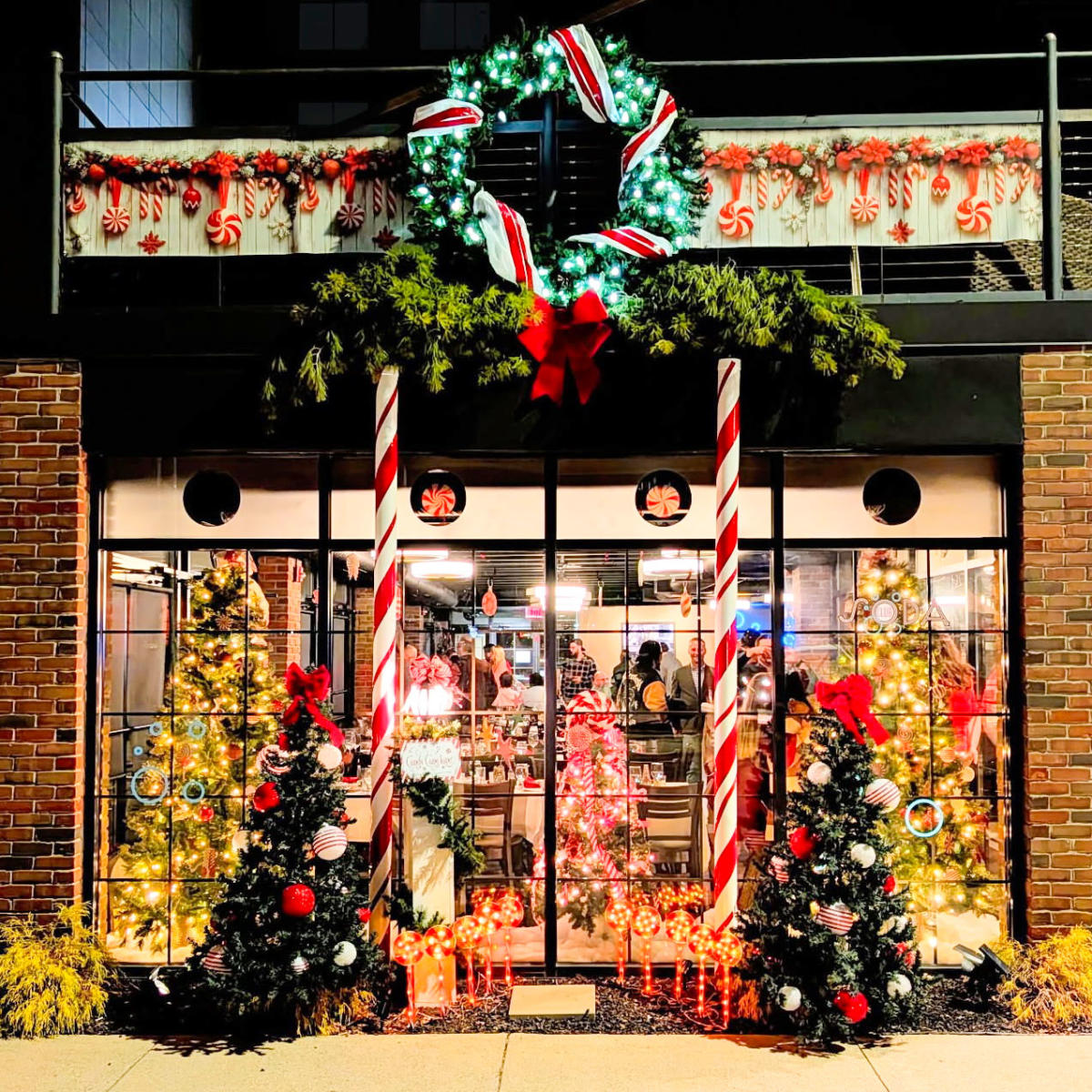 Downtown Holiday Window Decorating Contest 2025: Club Soda