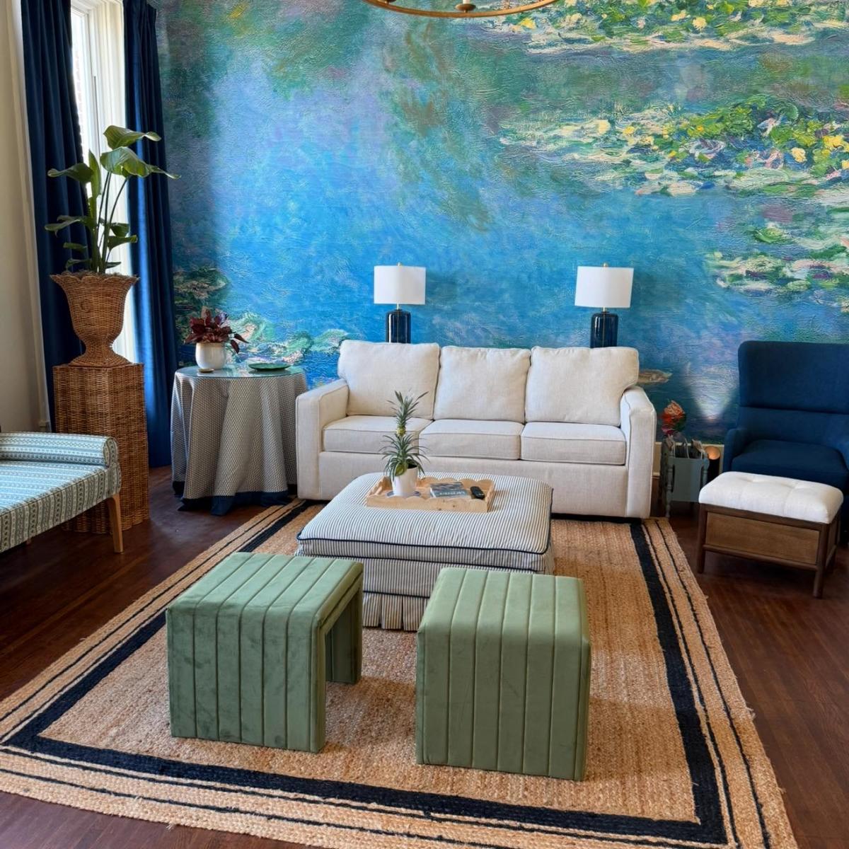 Monét on Main Airbnb Cambridge City mural