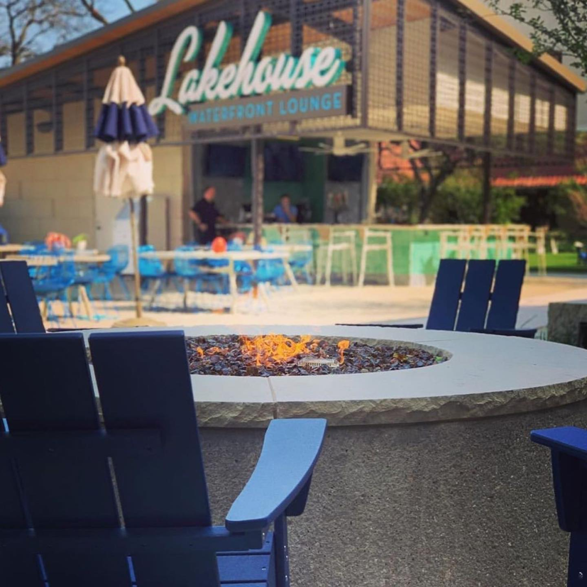 A firepit at Lakehouse Waterfront Lounge in Irving, TX