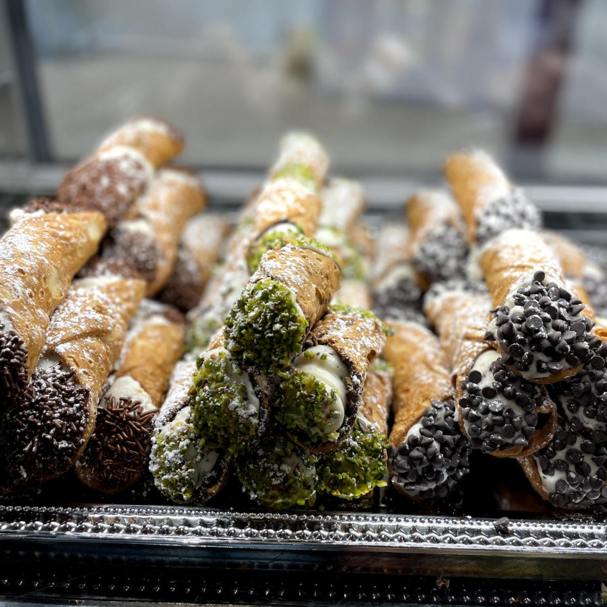 Holiday Chilled Cookie Recipe, Panettone Cannolis, Bottega Italia