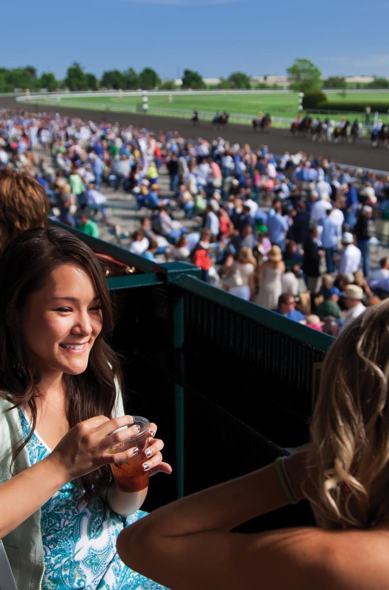 Sunny-Day-in-the-Stands-at-Keeneland
