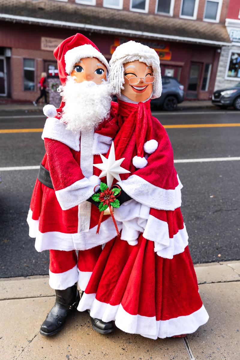 Santa and Mrs Clause - Frostburg Deck the Meters