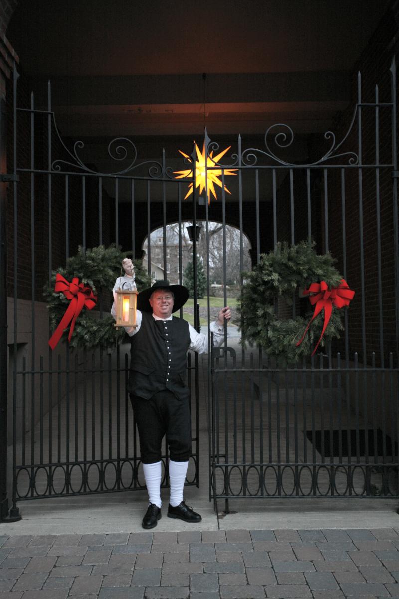 Tour guide from Historic Bethlehem for evening stroll