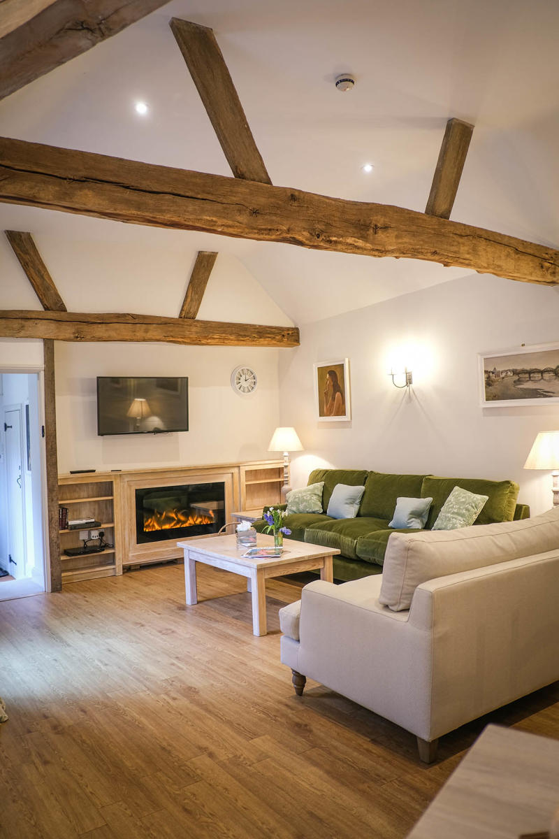 Benbow Pond Holiday Cottages, Cowdray Estate