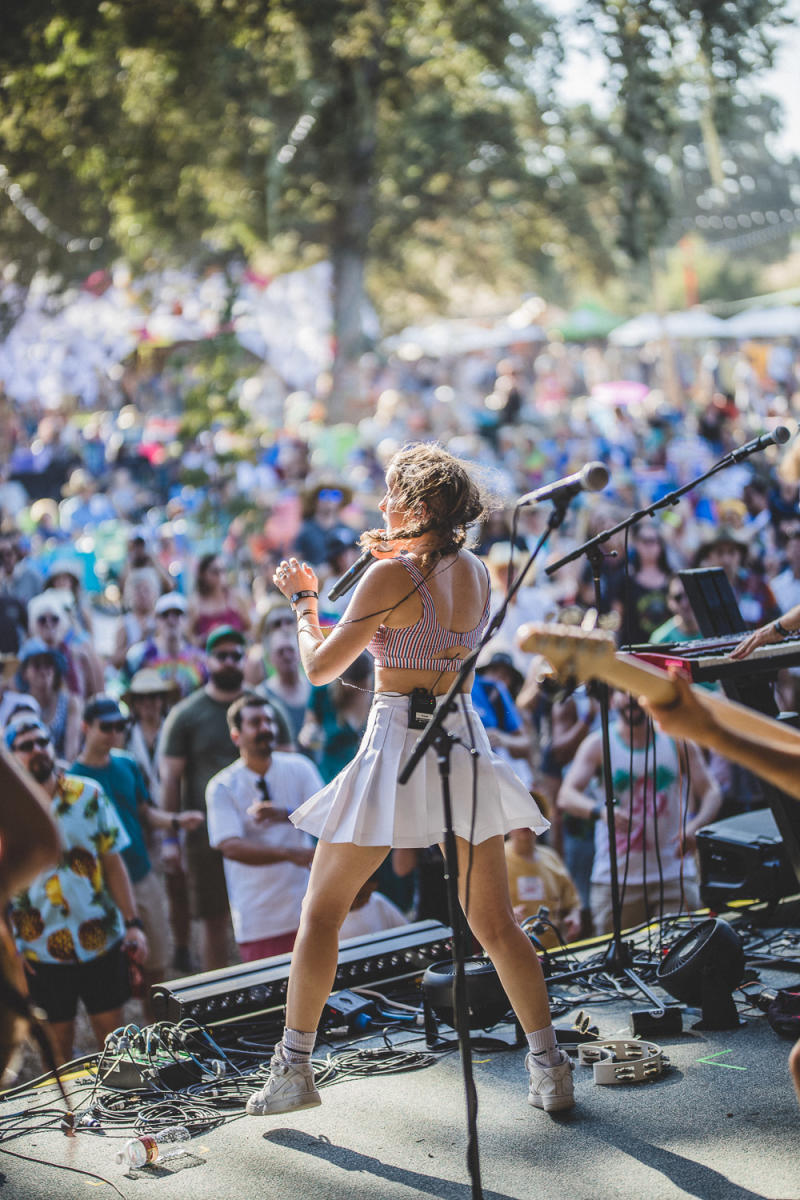 Female singer sings to crowd at Whale Rock Music Festival in Paso Robles