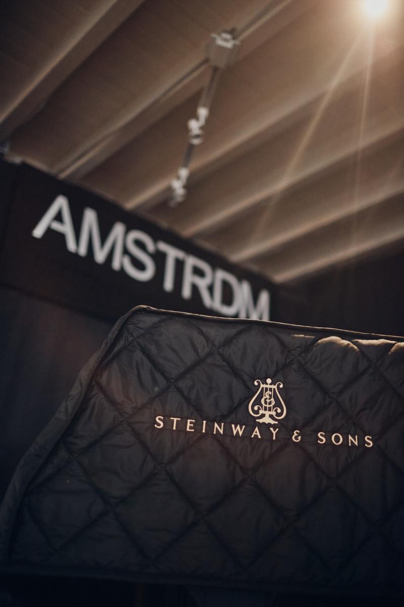 AMSTRDM Steinway & Sons Piano