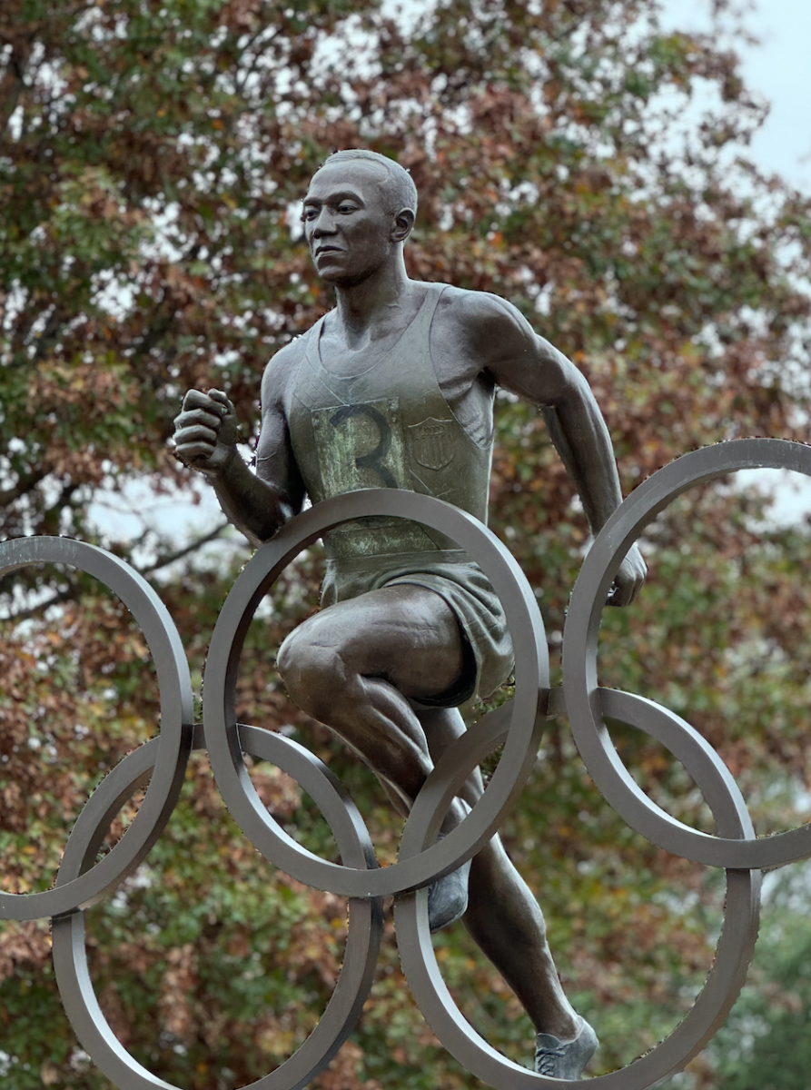 jesse owens statue