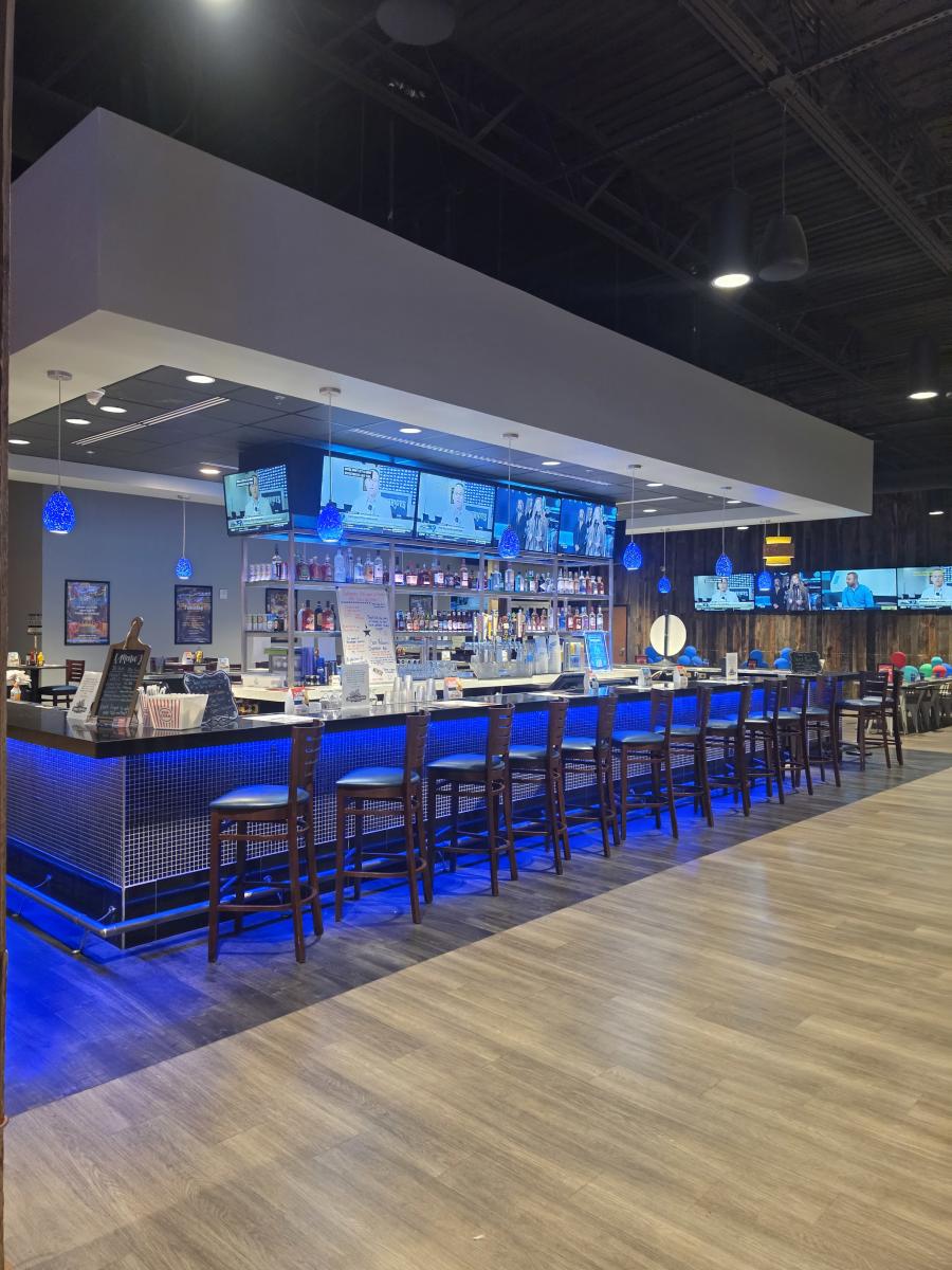 picture of the bar at stars and strikes