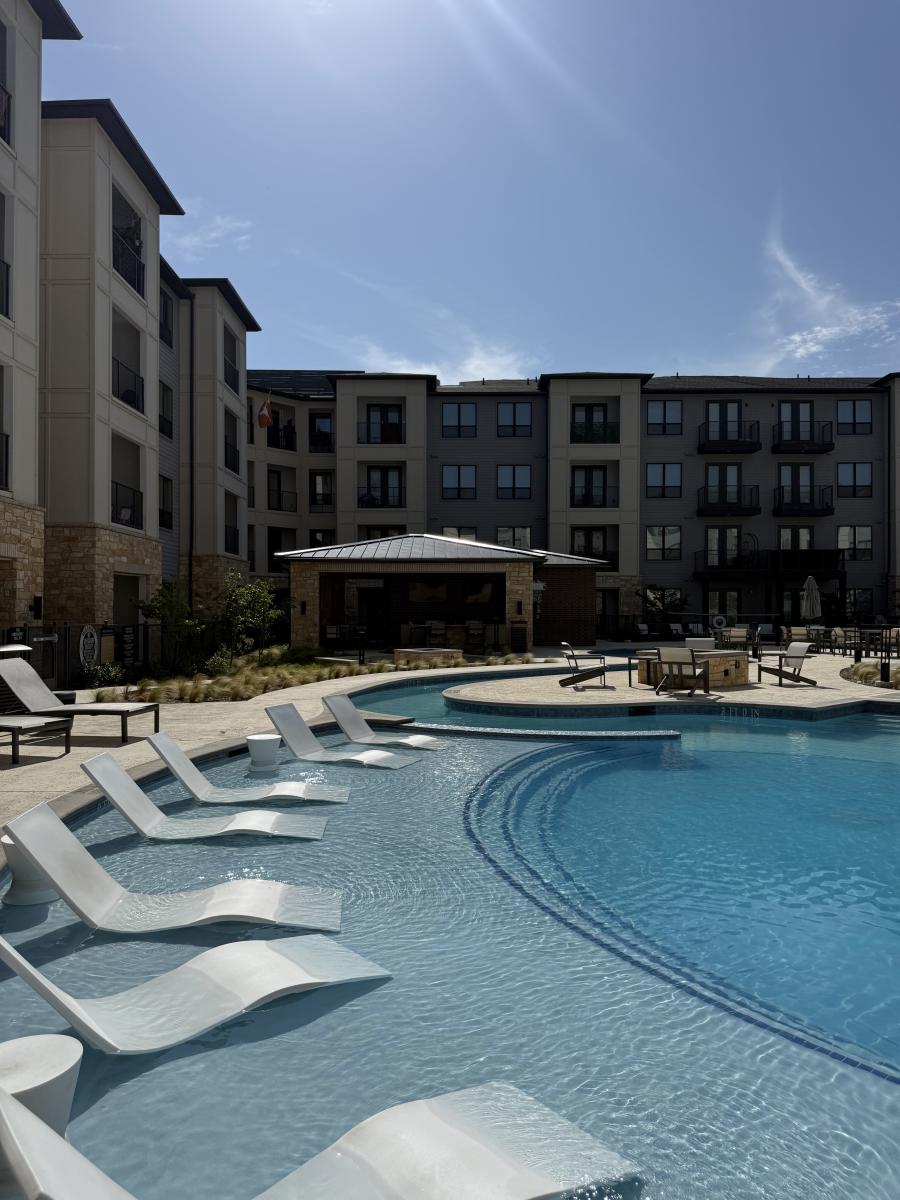 This Apartment In Dfw Has A Texas-shaped Lazy River Pool