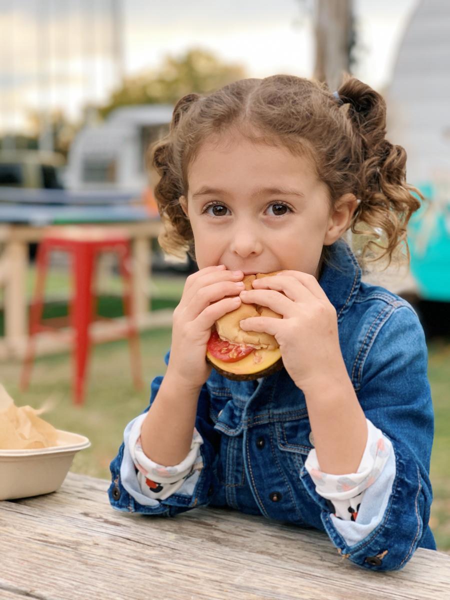 Hippea Camper Burger Kid Eating