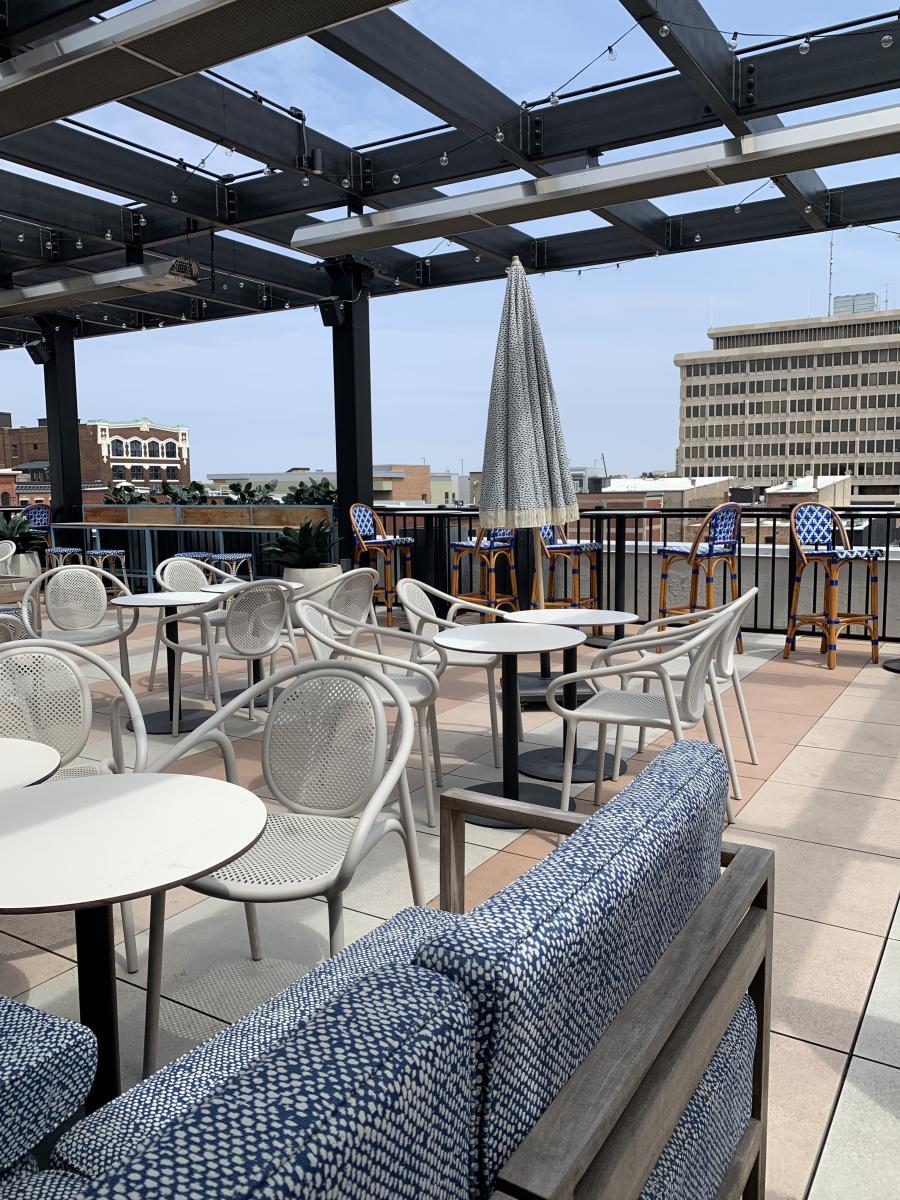 Bradley Hotel Fort Wayne - Birdie's