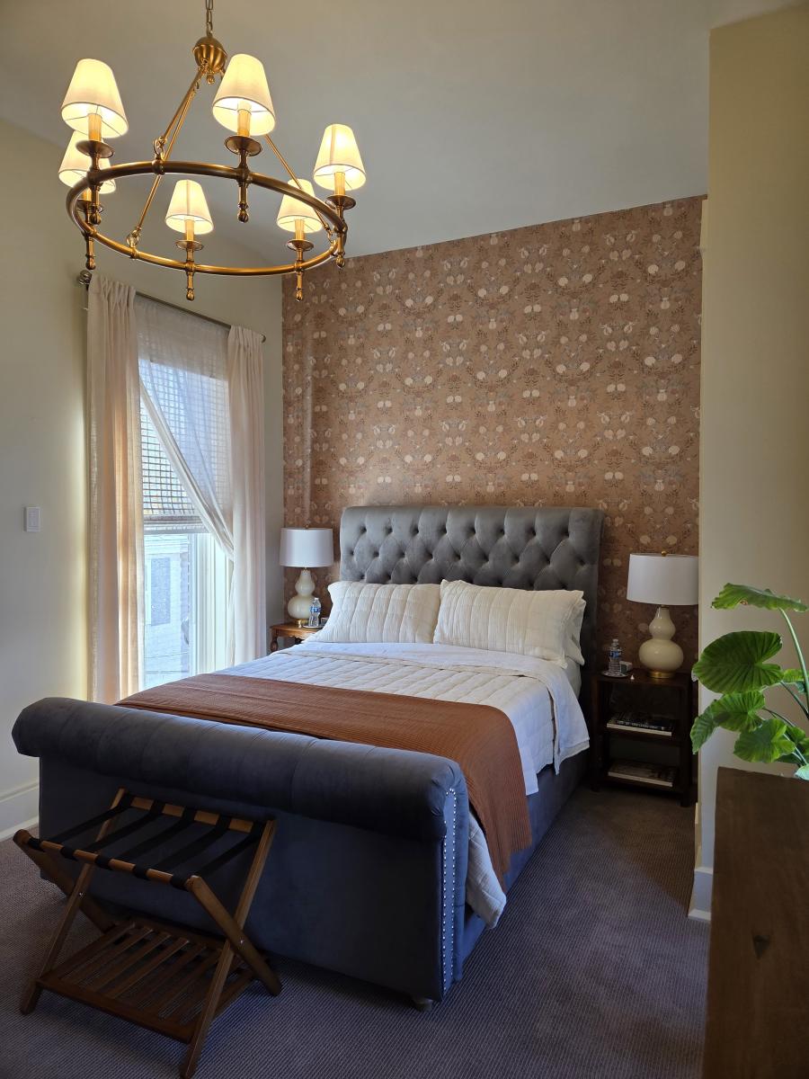 Monét on Main Airbnb Cambridge City bedroom