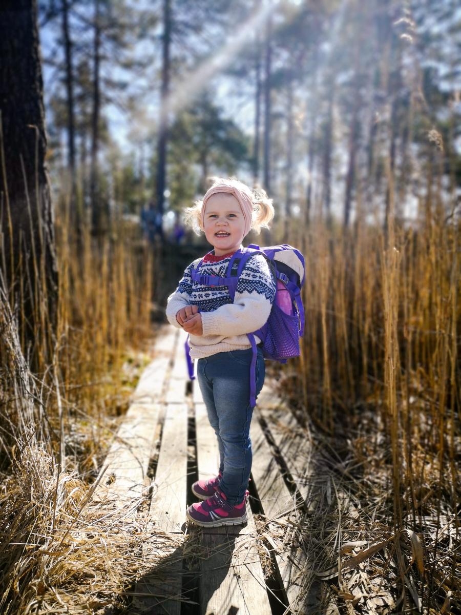Hanne Sofie på tur med Turbo