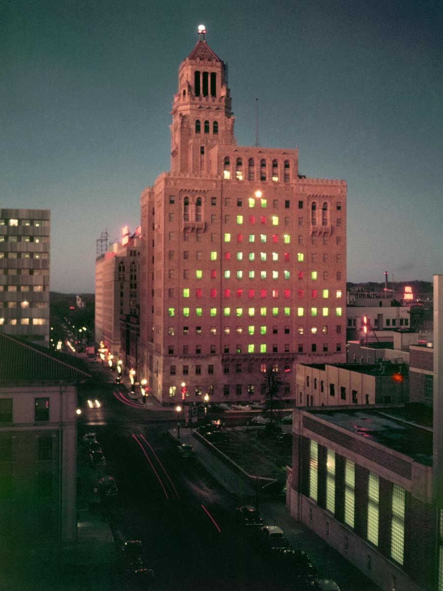 A 1950 photo of Mayo Clinic's Plummer Building with Christmas Tree Lights