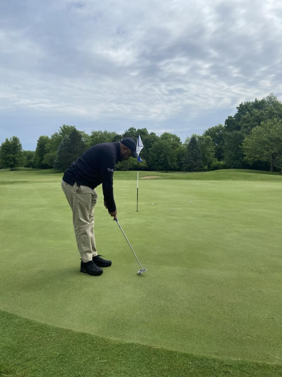 Chenaire golfing