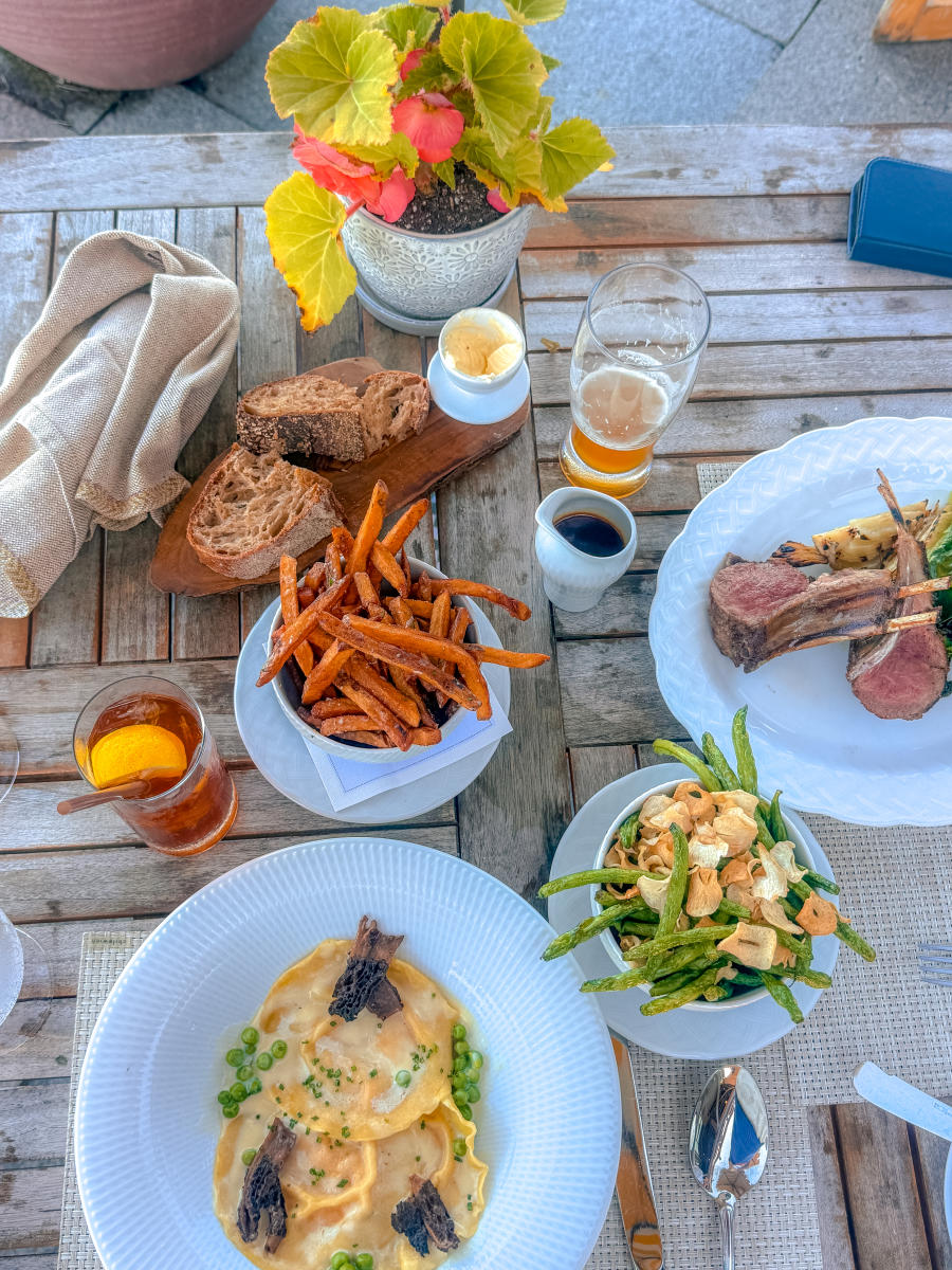 weekapaug inn dinner