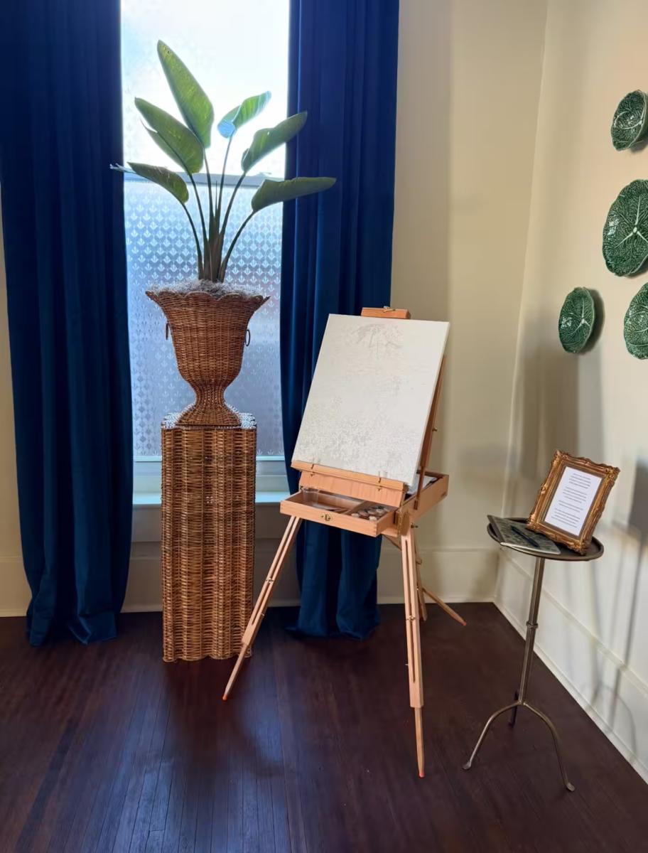 Monét on Main Airbnb Cambridge City easel