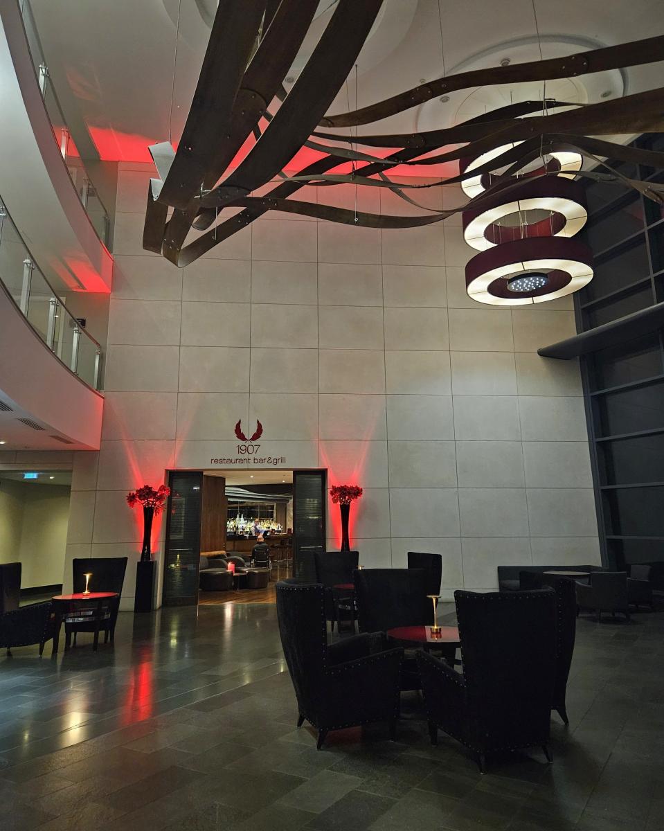 Brooklands Hotel near Weybridge - foyer