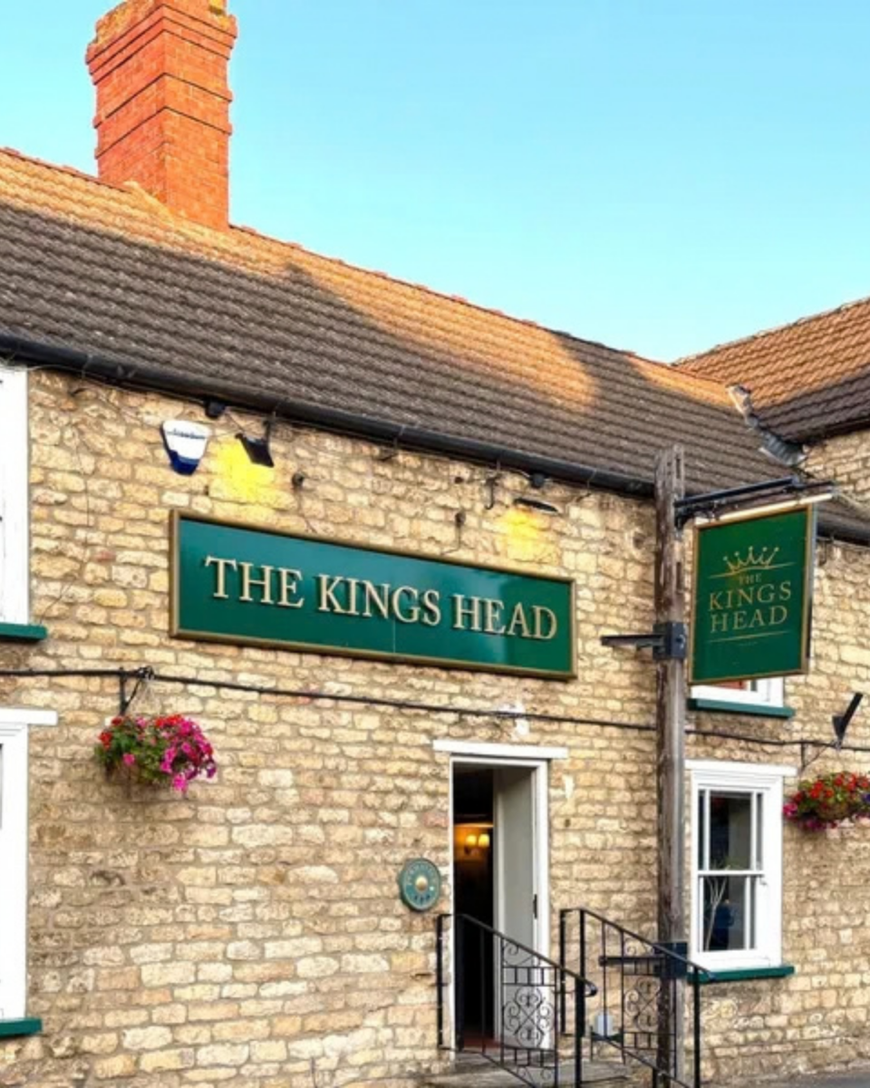 Image shows a picture of The King's Head pub.