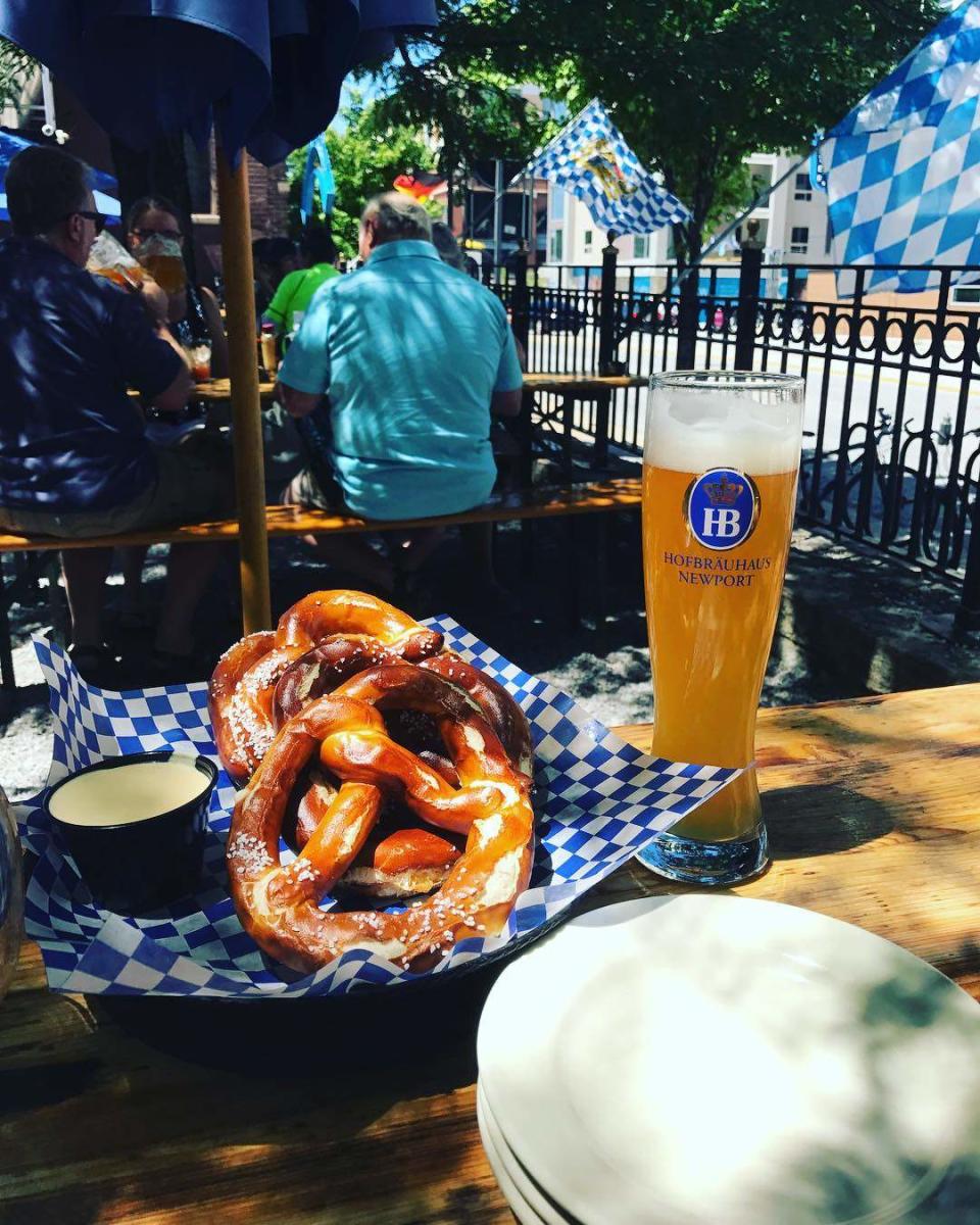 hofbrauhaus bier garten patio pretzel