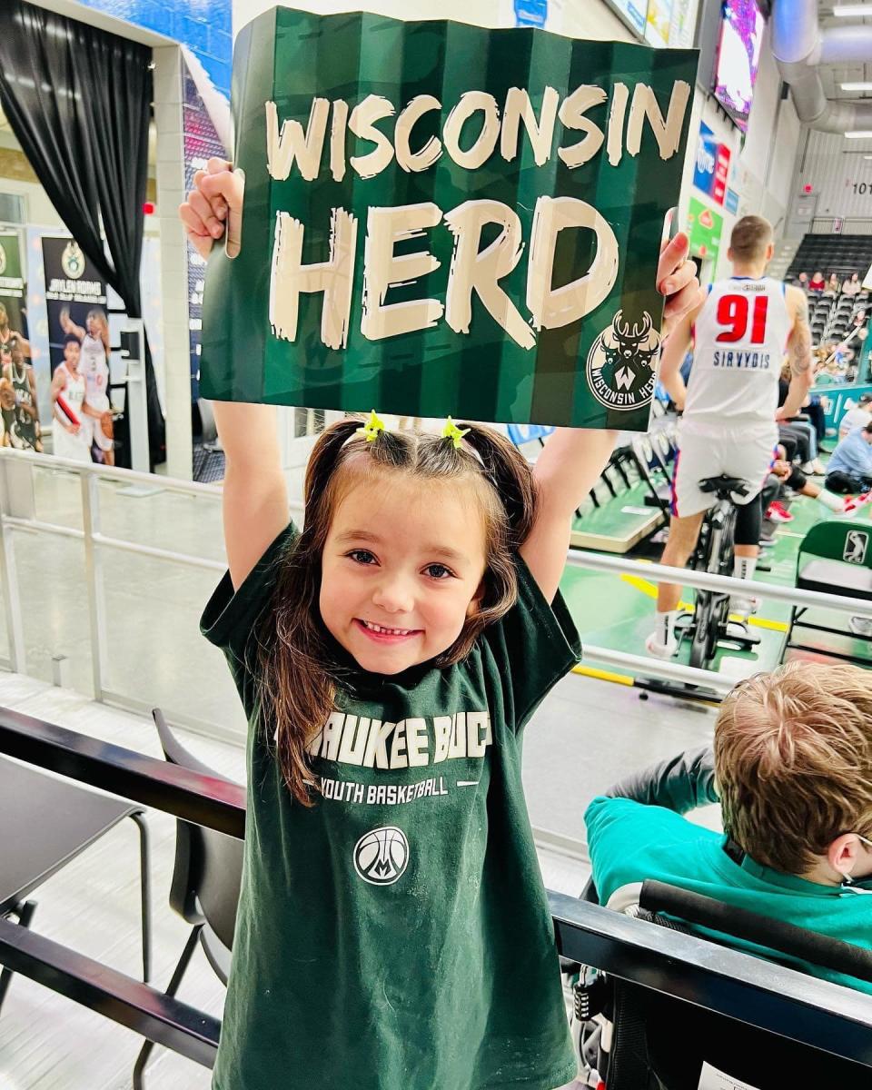 Cute Wisconsin Herd Fan