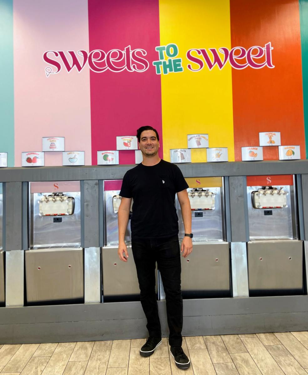 Sweets to The Sweet Owner, Jorge Oropesa